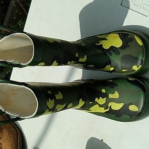 Rain boots size 8 toddler boy